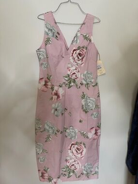 Sleeveless Pink Floral Midi Dress with V-Neck